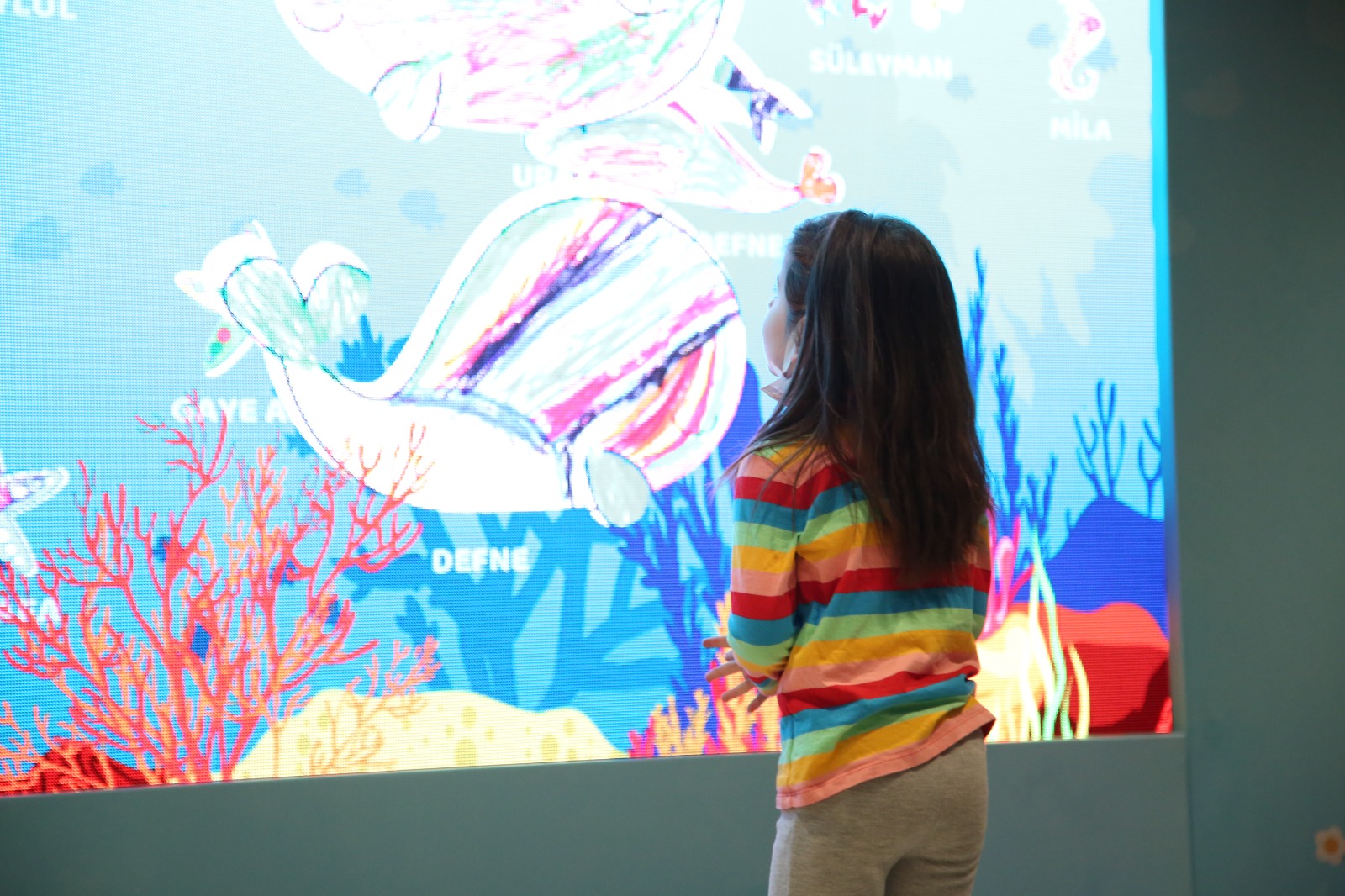 Bakanımız Derya Yanık: “Ramazan Bayramı dolayısıyla çocuklarımız için mayıs ayı SED ödemelerini öne çekerek  hesaplara yatırdık. SED’den yararlanan çocuklarımız için ailelere toplam 237 milyon TL ödedik”