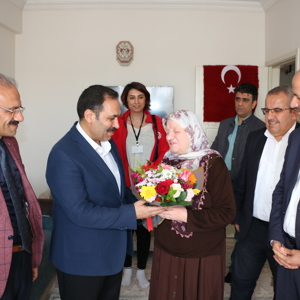 Anneler Günü’nde Aziz Şehidimizin Muhterem Annesini Ziyaret Ettik. https://aile.gov.tr/sanliurfa - fotoğraf 4