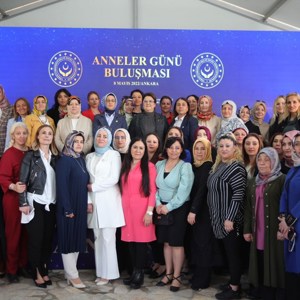 Aile ve Sosyal Hizmetler Bakanımız Derya Yanık, Anneler Gününde Sosyal Hizmet Kuruluşlarındaki Kadın Çalışanlarla Bir Araya Geldi - fotoğraf 3