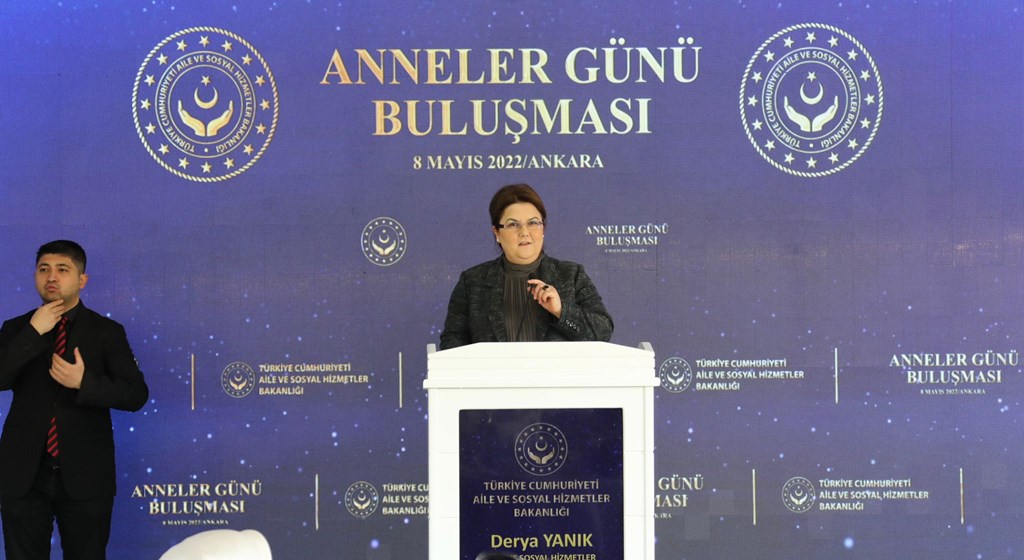 Aile ve Sosyal Hizmetler Bakanımız Derya Yanık, Anneler Gününde Sosyal Hizmet Kuruluşlarındaki Kadın Çalışanlarla Bir Araya Geldi