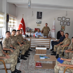 JANDARMA VE SAHİL GÜVENLİK AKADEMİSİ ÖĞRENCİLERİ İL MÜDÜRÜMÜZ ERSİN FIRATI MAKAMINDA ZİYARET ETTİ - fotoğraf 2