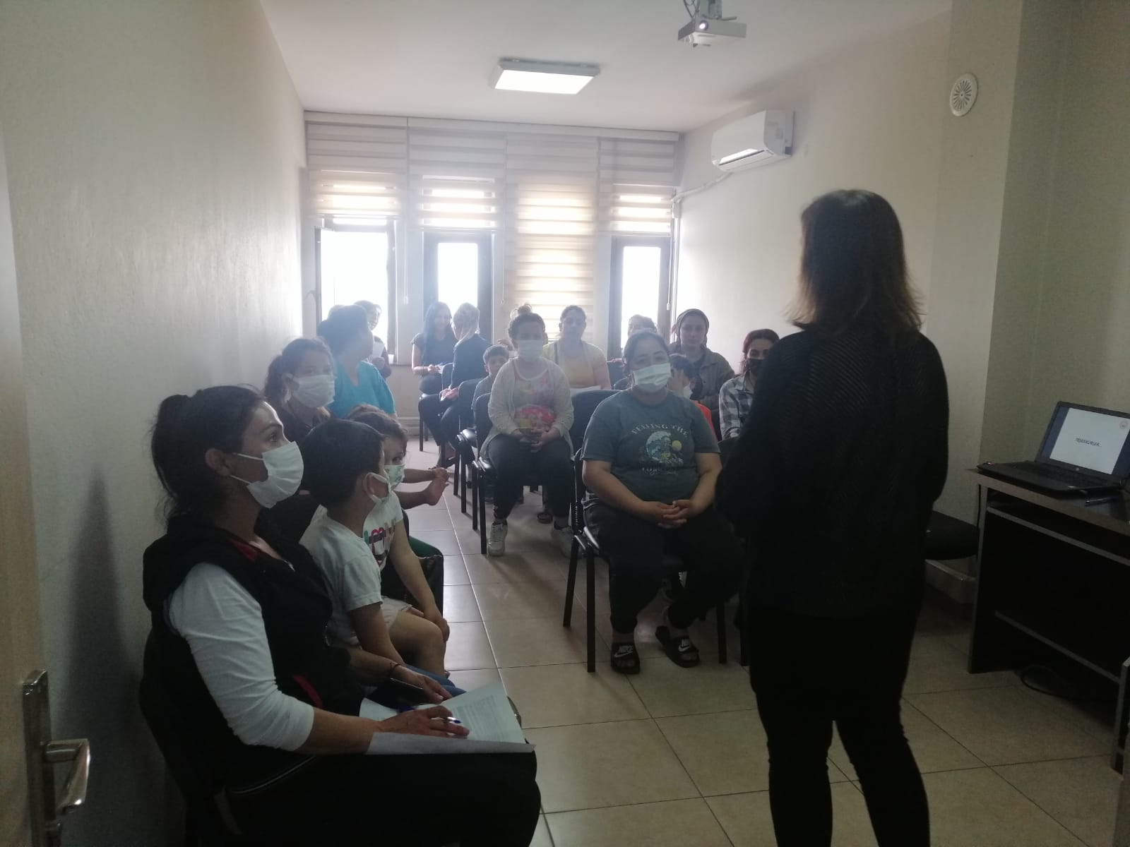 İskenderun Necip Fazıl Kısakürek Ortaokulu velilerine “Hayatın İlk Çeyreği (0-18 Yaş Gelişimi)” konulu seminer verildi.