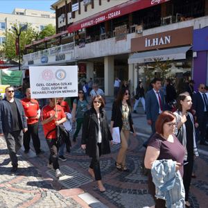 Engelliler Haftası Kapsamında Yayalar ile Kortej Yürüyüşü,  Araçlar ile Konvoy Düzenlendi - fotoğraf 8