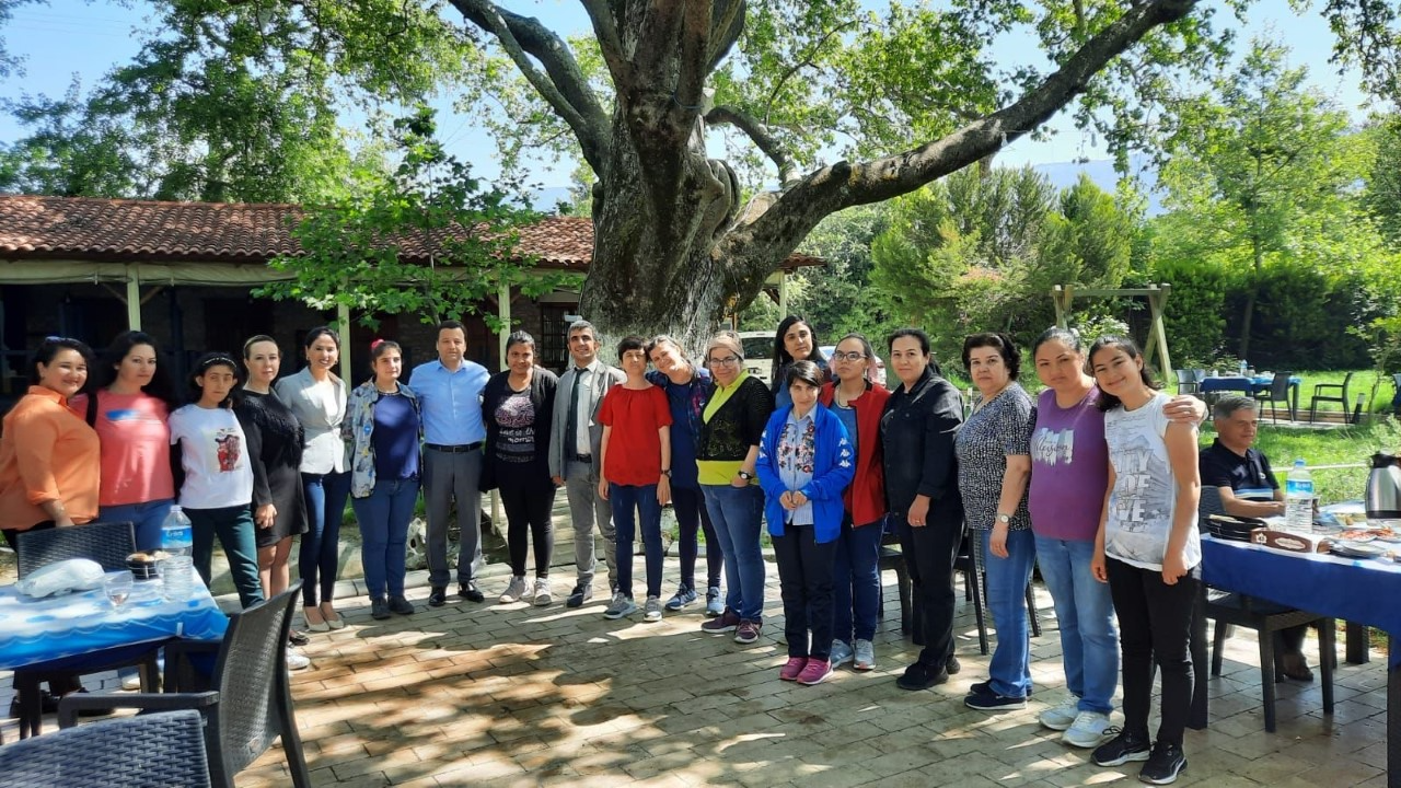 ÖZEL GEREKSİNİMLİ BİREYLERİMİZ KAHVALTIDA BİR ARAYA GELDİ