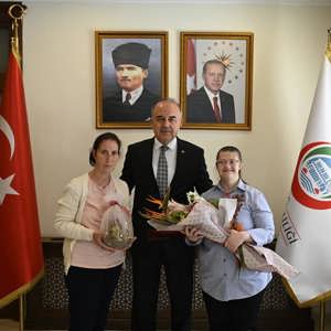 Engelli Gençlerimiz Makam Ziyaretlerinde Bulundu - fotoğraf 1