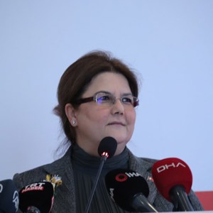 Bakanımız Derya Yanık, "Aile Değerlerimiz ve Değişen Dünya Çalıştayı"na Katıldı - fotoğraf 1