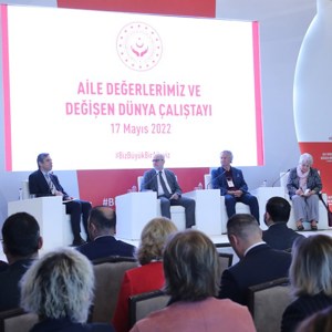 Bakanımız Derya Yanık, "Aile Değerlerimiz ve Değişen Dünya Çalıştayı"na Katıldı - fotoğraf 3