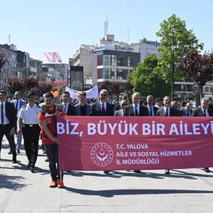 Aile Haftası Dolayısıyla “Biz Büyük Bir Aileyiz” Sloganıyla Farkındalık Yürüyüşü Yapıldı. - fotoğraf 4