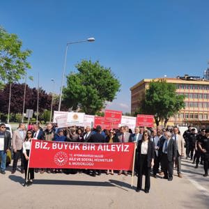 15-21 Mayıs Aile Haftası dolayısıyla "Biz Büyük Bir Aileyiz" yürüyüşü gerçekleştirildi. - fotoğraf 1