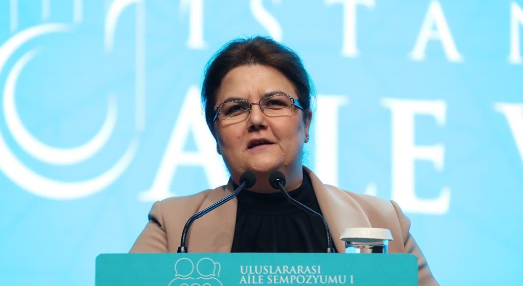 Bakanımız Derya Yanık 1. Uluslararası Aile Sempozyumu'na Katıldı