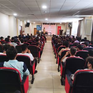 Narlıca Piri Reis Çok Programlı Anadolu Lisesinde 450 öğrenciye “Akran Zorbalığı, Siber Zorbalık ve Bilinçli Medya Kullanımı” konulu seminer verildi. - fotoğraf 2