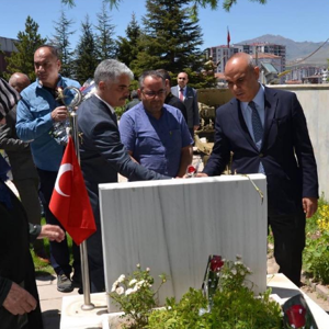 sn. Valimiz Mustafa KOÇ riyasetinde Şehitlik Ziyareti. - fotoğraf 2