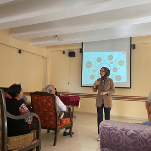 Hatay Huzurevi Yaşlı Bakım ve Rehabilitasyon Merkezinde kalan bireylere  “Dijital ve Finansal Okuryazarlık” konulu seminer verildi. - fotoğraf 2