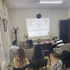 Antakya Sosyal Hizmet Merkezi Müdürlüğü Personeline Etik Günü ve Haftası kapsamında “Sosyal Hizmetlerde Etik ve Mahremiyet” konulu eğitim düzenlendi. - fotoğraf 2