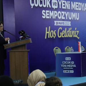 Aile ve Sosyal Hizmetler Bakanımız Derya Yanık, Çocuk ve Yeni Medya Sempozyumu'na Katıldı - fotoğraf 1