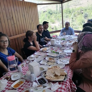 İL MÜDÜRÜMÜZ, DOĞA ETKİNLİĞİ VE KAHVLATI ETKİNLİĞİNDE ÇOCUKLARLA BİR ARAYA GELDİ - fotoğraf 1