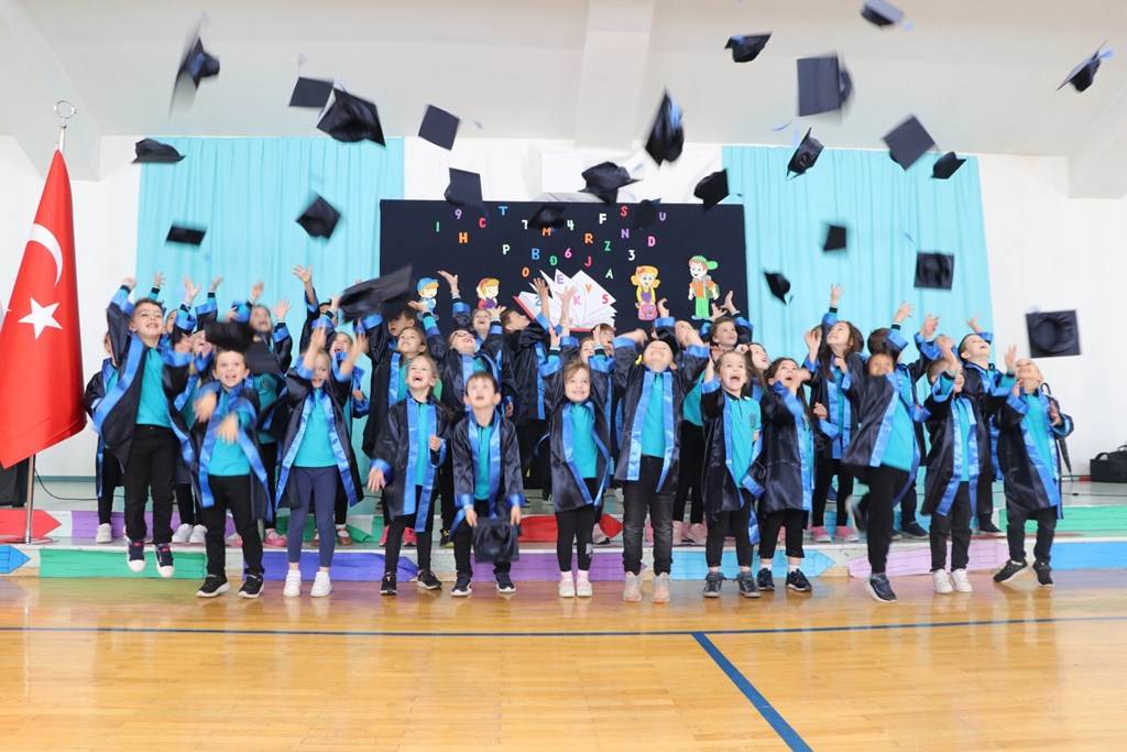 Bakanımız Derya Yanık: “Eğitim odaklı sosyal yardımlarla çocukların eğitimli bireyler olarak yetişmelerini sağlıyoruz”