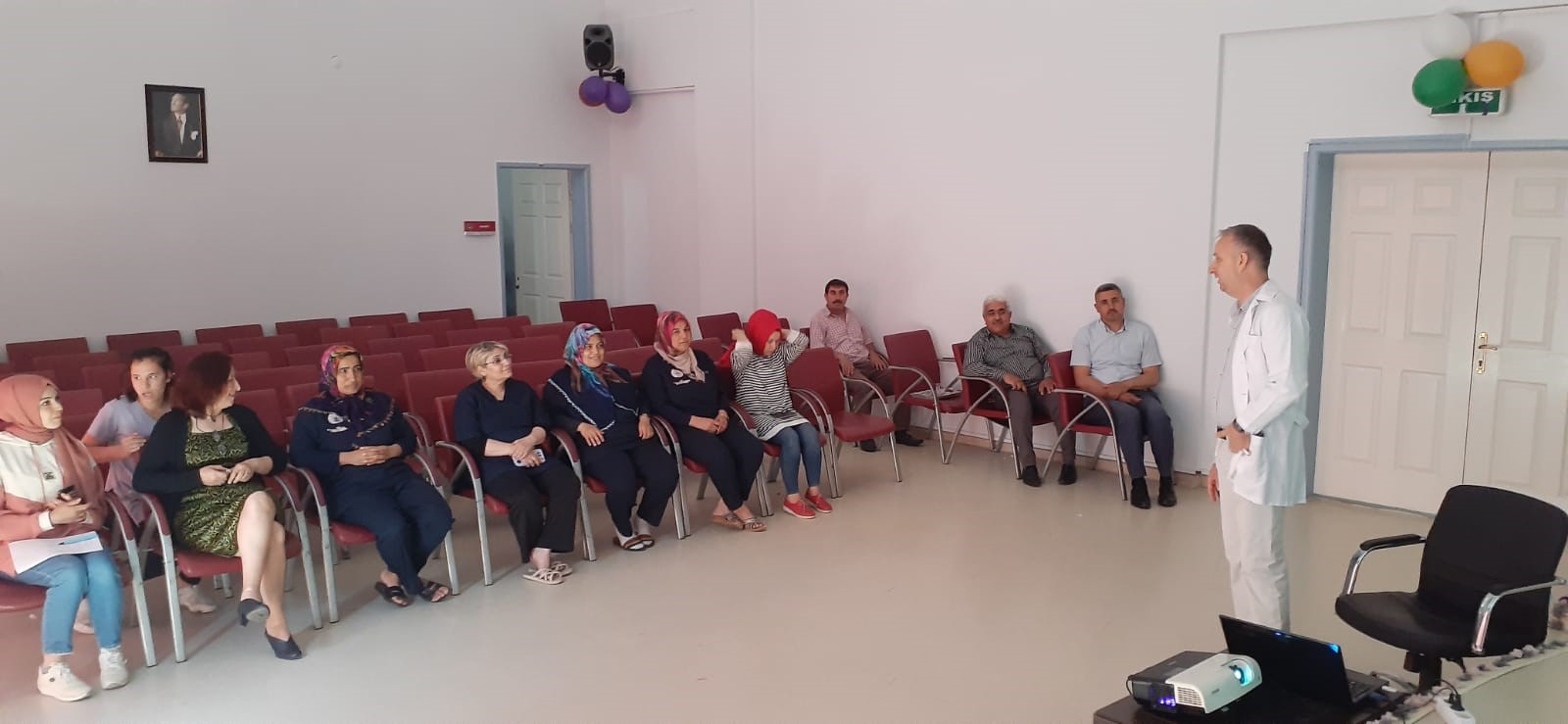 Hatay Engelsiz Yaşam Bakım, Rehabilitasyon ve Aile Danışma Merkezi’nde görevli personellere “İş Güvenliği ve Sağlığı, Temizlik Hijyen ve Gürültü Kirliliği’’ konulu eğitim verilmiştir.