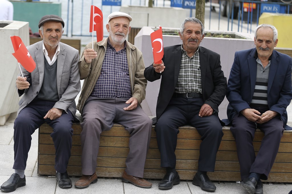 Bakanımız Derya Yanık: “Haziran ayında 1 milyar 499 milyon TL tutarında yaşlı aylığı ve engelli aylıklarını hesaplara yatırdık”