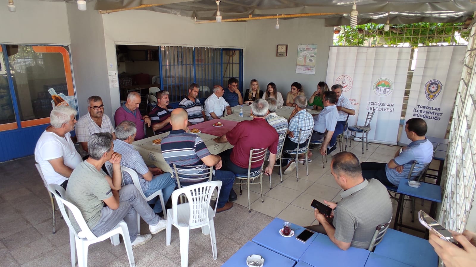 Toroslar SHM Koordinasyonunda, İlçe Emniyet Müdürlüğü ve Toroslar Belediyesi'nin İşbirliği ile Halkkent Mahallesi Muhtarlarımıza, "Kadına Yönelik Şiddetle Mücadele" Konulu Eğitim Verildi. 