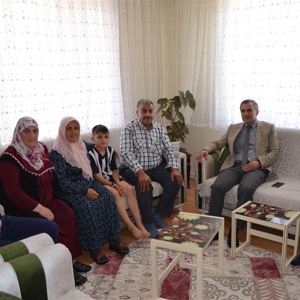 İl Müdürümüz Mahmut ÖZDEMİR Dünya Evine Giren Şehit Yakını ve Gazimizi Ziyaret Etti - fotoğraf 1