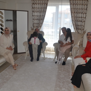 İL MÜDÜRÜMÜZ KORUYUCU AİLELERİMİZİ EVLERİNDE ZİYARET ETTİ - fotoğraf 2