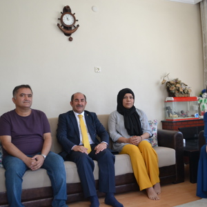 İL MÜDÜRÜMÜZ KORUYUCU AİLELERİMİZİ EVLERİNDE ZİYARET ETTİ - fotoğraf 3