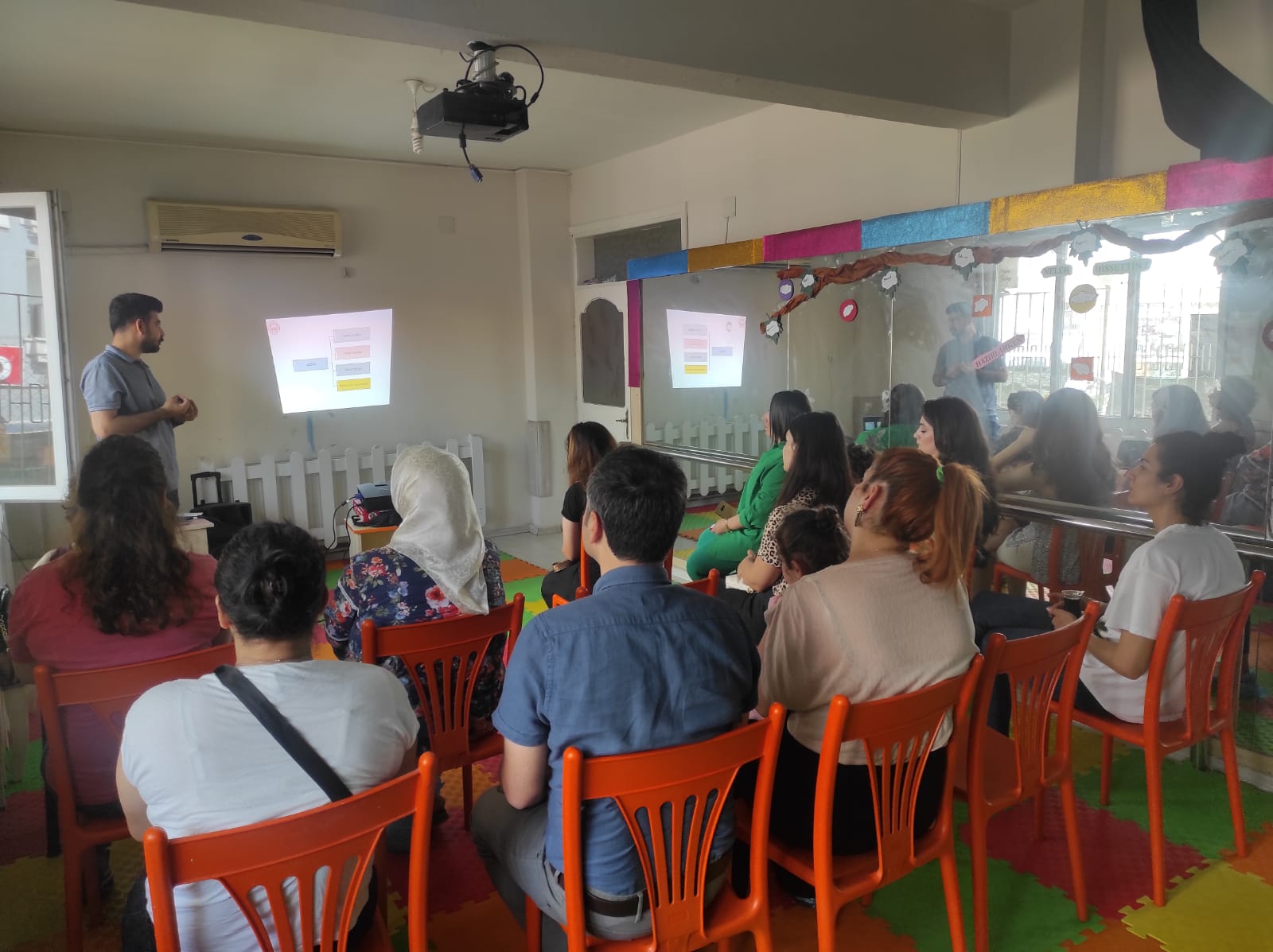 Yoncam Kreş Gündüz Bakımevi personelleri ve velilerine yönelik “Dijital Risklere Karşı Çocukların Güvenliği” konulu seminer verildi.