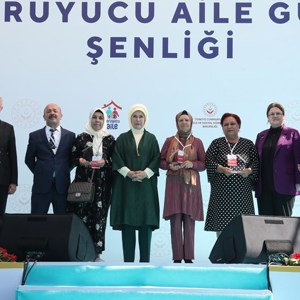 Emine Erdoğan Hanımefendi ve Bakanımız Derya Yanık Koruyucu Aile Günü Şenliğine Katıldı - fotoğraf 1