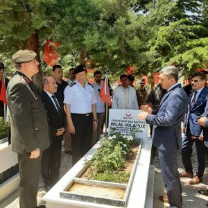 KURBAN ARİFESİNDE ŞEHİTLİK ZİYARET EDİLDİ - fotoğraf 2
