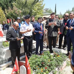 KURBAN ARİFESİNDE ŞEHİTLİK ZİYARET EDİLDİ - fotoğraf 3