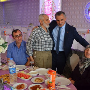 15 Temmuz Demokrasi Şehitlerimiz ve Gazilerimiz Anısına Yemek Düzenlendi - fotoğraf 2