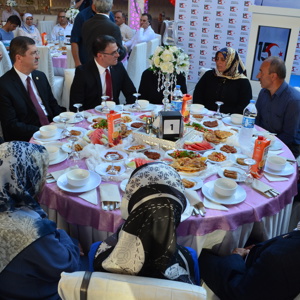 15 Temmuz Demokrasi Şehitlerimiz ve Gazilerimiz Anısına Yemek Düzenlendi - fotoğraf 19