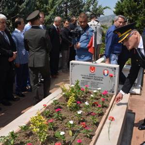 15 Temmuz Milli Birlik Günü Etkinlikleri Kapsamında Şehitlik Ziyaret Edildi - fotoğraf 6