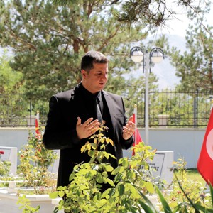 İl Müdür Vekilimiz Serdar DEMİRCİ, Erzincan Garnizon Şehitliği ve Hava Şehitliğini ziyaret etti. - fotoğraf 2