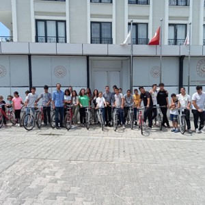Çocuk Evleri Koordinasyon Merkezimizdeki Çocuklarımıza Bisiklet Hediye Edildi - fotoğraf 1