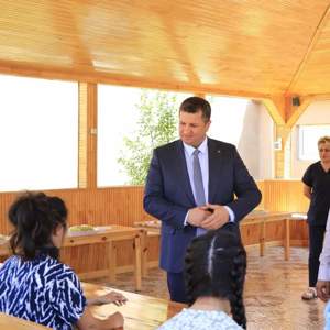 İl Müdür Vekilimiz Serdar Demirci, Engelsiz Yaşam, Bakım ve Rehabilitasyon Merkezimizde özel gereksinimli bireylerimizle öğle yemeğinde bir araya geldi. - fotoğraf 3