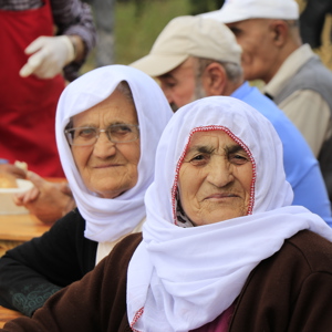 İl Müdürümüz Serdar DEMİRCİ, Refahiye Huzurevimizde kalan kıymetli büyüklerimiz ile dumanlı tabiat parkında bir araya geldi.  - fotoğraf 4