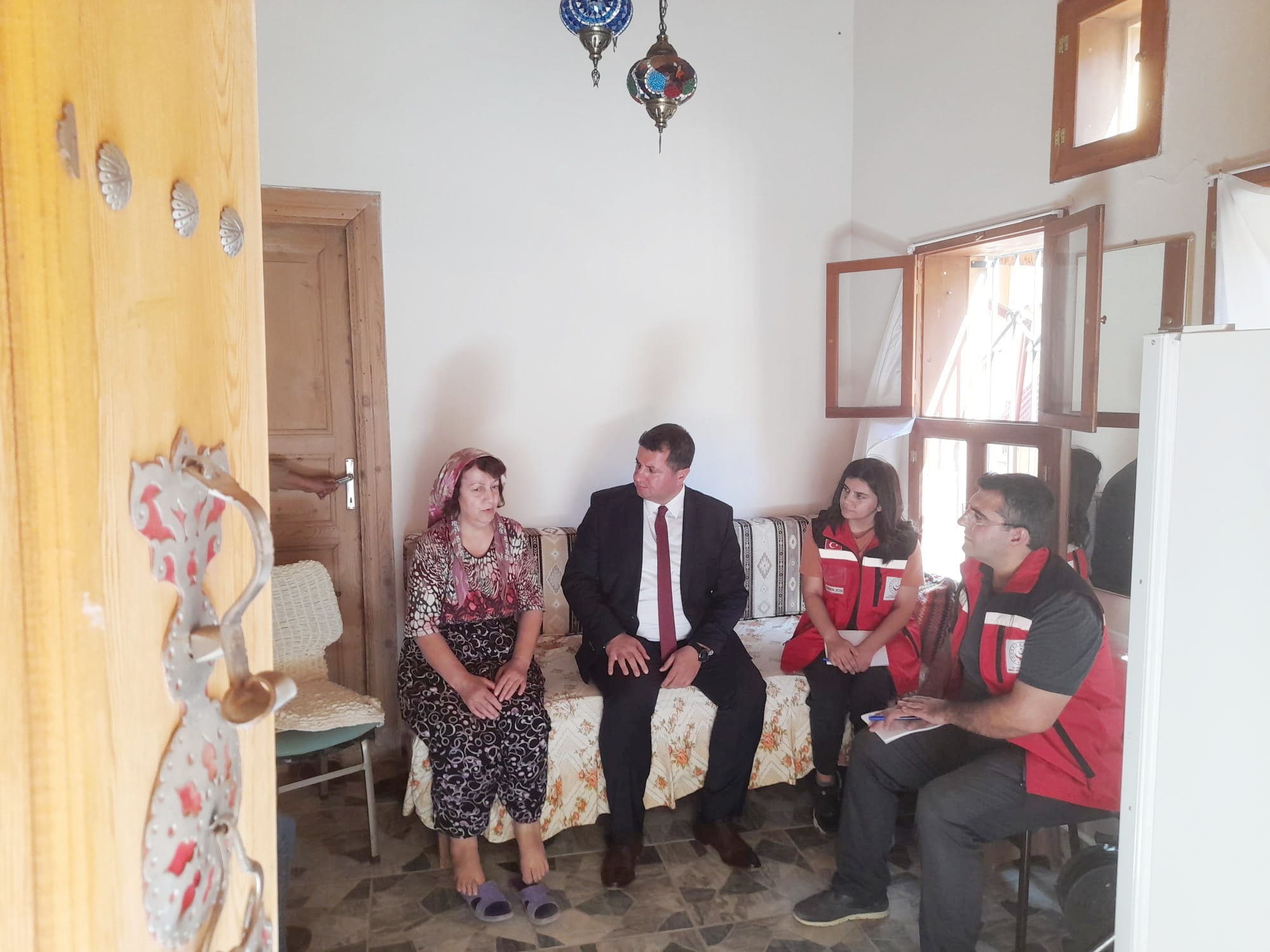 Kemaliye İlçesinde çıkan yangın dolayısıyla devam eden psiko sosyal destek çalışmalarımıza İl Müdürümüz Serdar Demirci de katılarak yangından etkilenen vatandaşlarımızla görüştü.