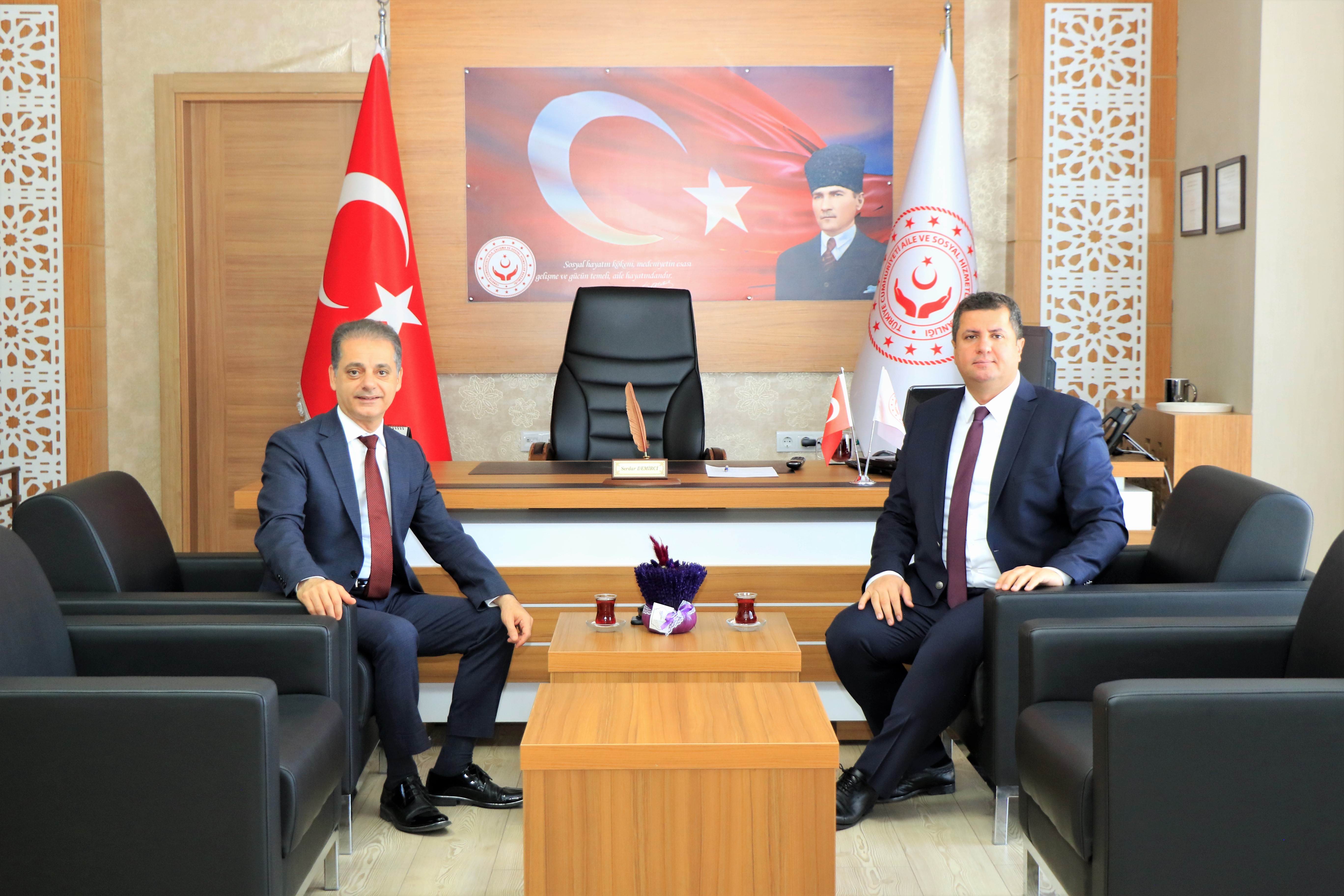 İl Sağlık Müdürü Dr. Cihan TEKİN, İl Müdürümüz Serdar DEMİRCİ’yi makamında ziyaret ederek hayırlı olsun temennisinde bulundu.