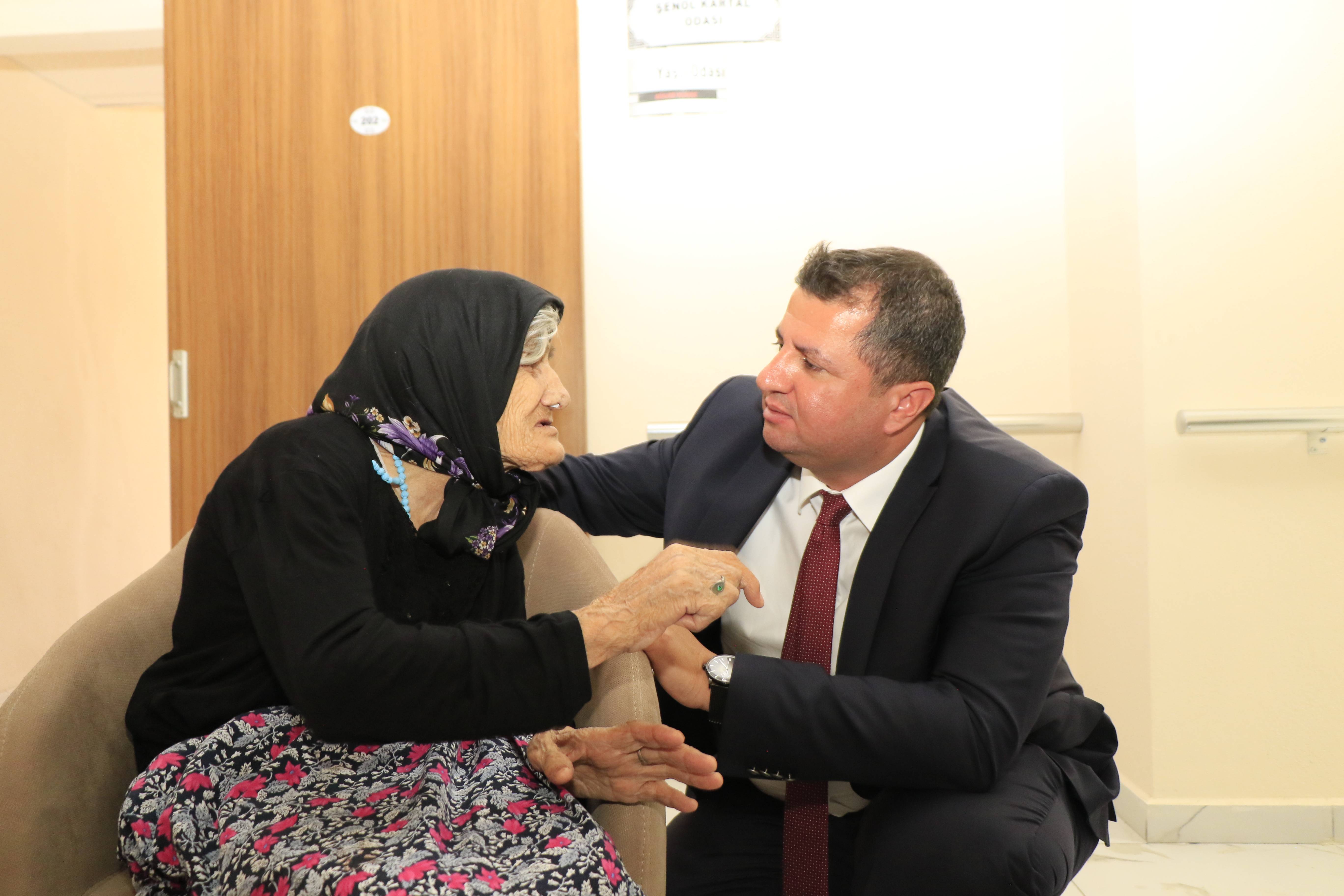 İl Müdürümüz Serdar Demirci, Kemah Huzurevi sakinlerimizi ziyaret etti.