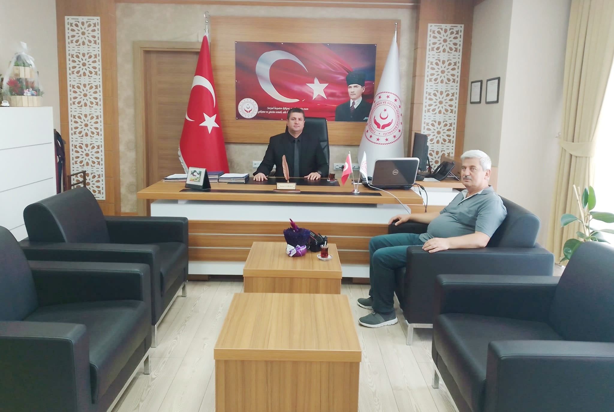 Sabah Gazetesi Erzincan temsilcisi ve kenthaber24  haber sitesi imtiyaz sahibi Hasan ÇAKMAK, İl Müdürümüz Serdar DEMİRCİ’yi makamında ziyaret ederek hayırlı olsun temennisinde bulundu.