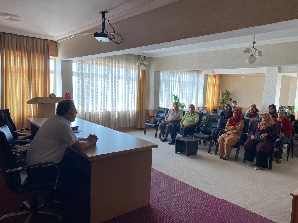 Kumlu ilçesinde “Medyayı Kavramak” konulu eğitim verildi.