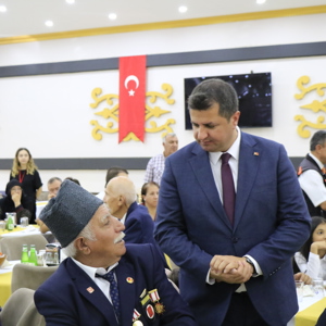 19 Eylül Gaziler Günü Etkinleri Kapsamında Şehit Aileleri ve Gaziler Onuruna Yemek Programı Düzenlendi. - fotoğraf 3
