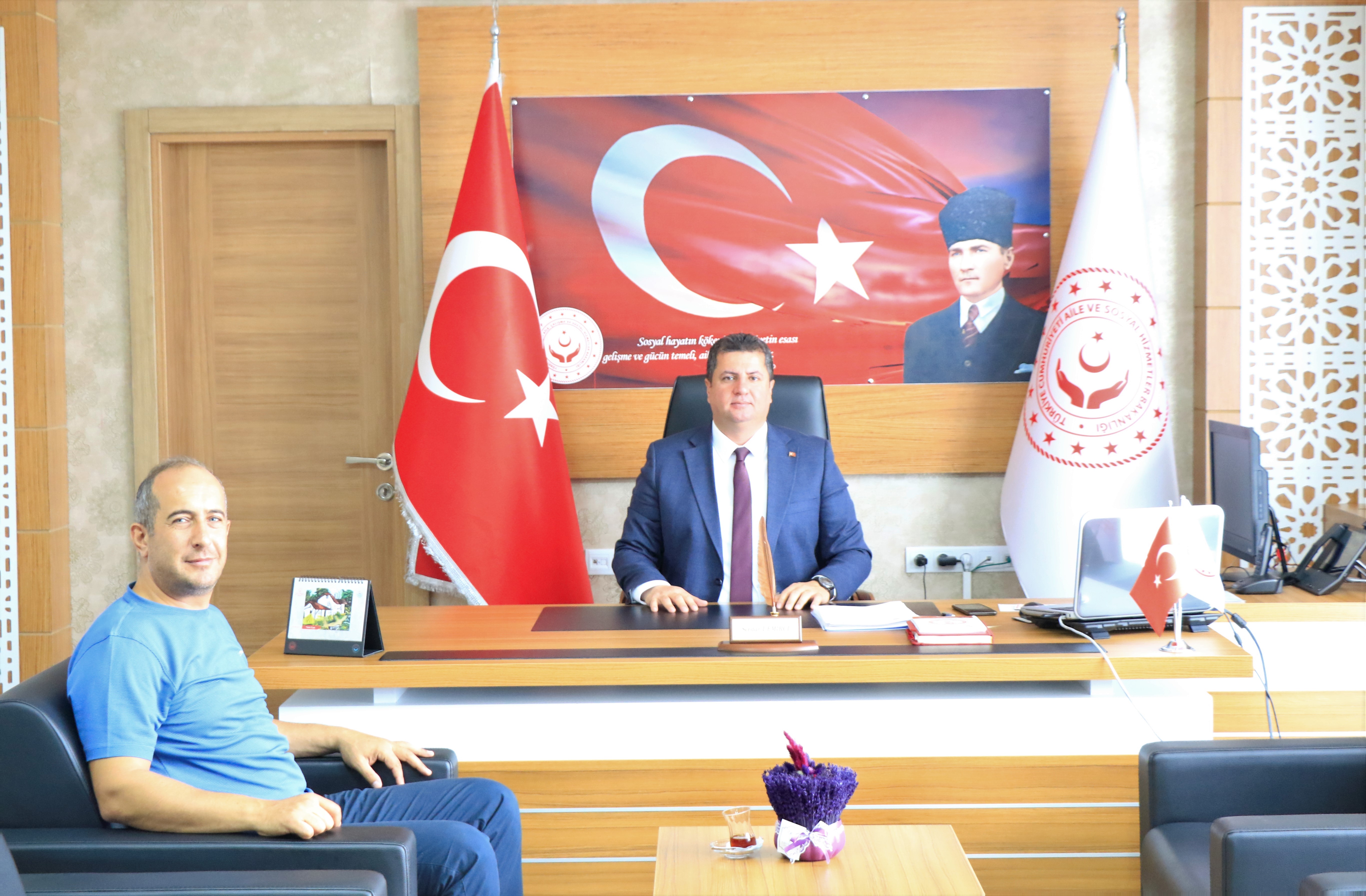 Erzincan Binali Yıldırım Üniversitesi Spor Bilimleri Fakültesi Dekanı Murat Şat,İl Müdürümüz Serdar Demirci’yi makamında ziyaret ederek hayırlı olsun temennisinde bulundu.