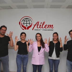 Bakanımız Derya Yanık: “İşitme engelli vatandaşlarımız için AİLEM Engelsiz İletişim Merkezimiz hizmet vermeye başladı” - fotoğraf 1