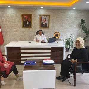 İl Müdürlüğümüz bünyesinde oluşturulan İntihar Komisyonu, Susuz İlçe Kaymakamı ve Akyaka İlçe Kaymakamını ziyaret ederek yapacakları çalışmalar hakkında bilgilendirme ve istişare faaliyetinde bulunmuşlardır. - fotoğraf 1