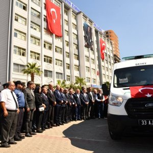 Mezitli Tece Polisevi nizamiye noktasına alçak terör saldırısı sonucu şehit düşen kahraman Polis Memurumuz Sedat GEZER'i dualarla Hakk'a uğurladık.Şehidimize Allah'tan rahmet,ailemize sabır diliyoruz.  Milletimizin başı sağolsun. - fotoğraf 2