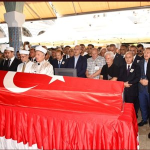 Mezitli Tece Polisevi nizamiye noktasına alçak terör saldırısı sonucu şehit düşen kahraman Polis Memurumuz Sedat GEZER'i dualarla Hakk'a uğurladık.Şehidimize Allah'tan rahmet,ailemize sabır diliyoruz.  Milletimizin başı sağolsun. - fotoğraf 1