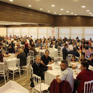 Şehit Yakınları ve Kahraman Gazilerimiz Onuruna Düzenlenen Akşam Yemeğinde Bir Araya Geldik. - fotoğraf 4